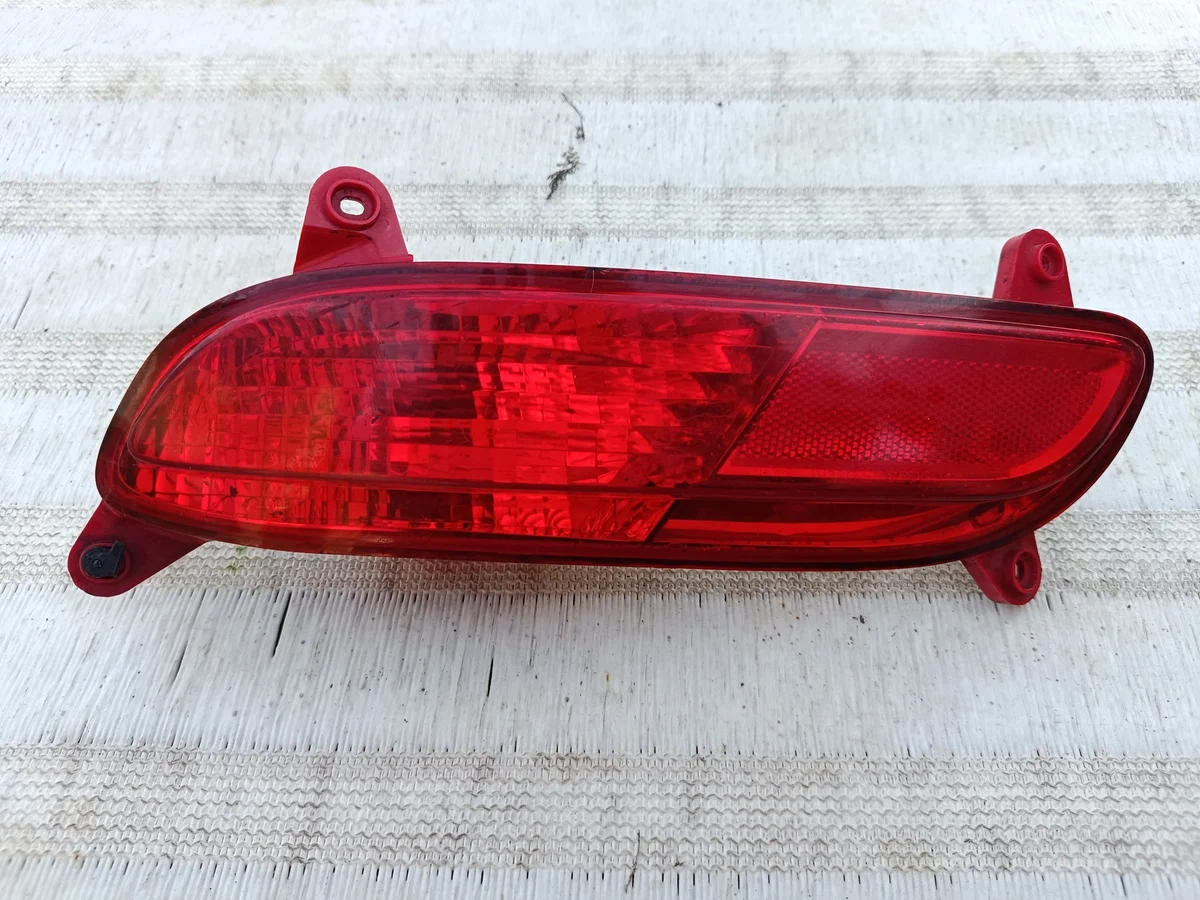 Luz antiniebla trasera Kia Rio III Izquierda