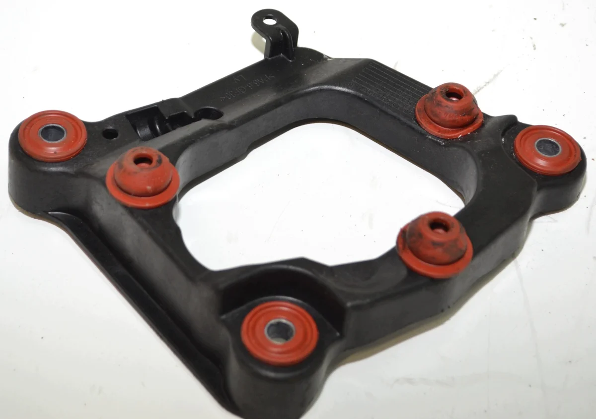 BMW F10 Zündverteiler Halterung gebraucht image 2