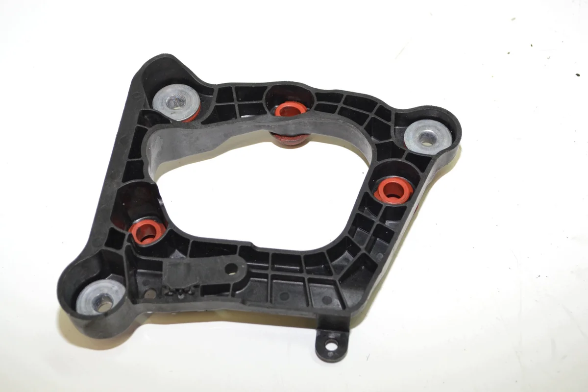 BMW F10 Zündverteiler Halterung gebraucht image 3