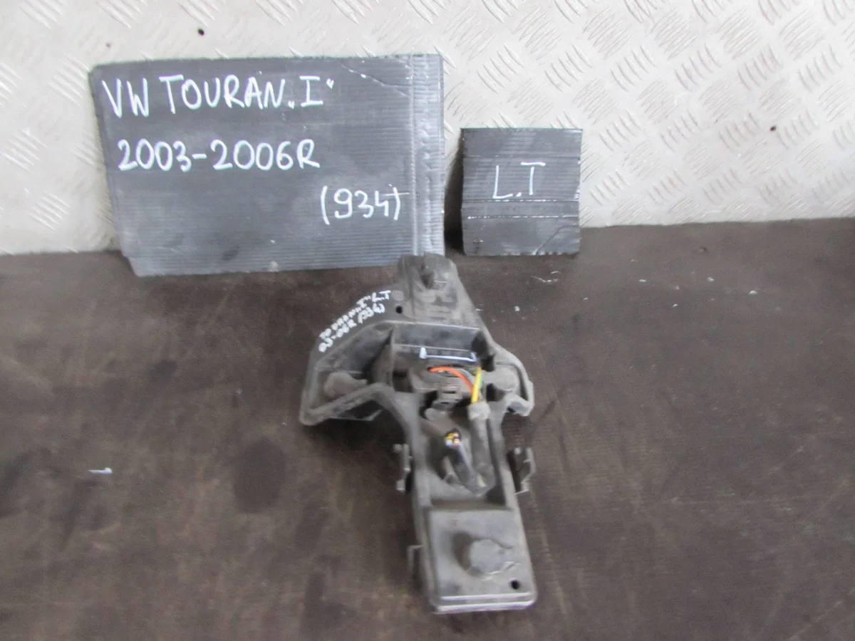 Baklykta Vänster VW Touran 1T0945257