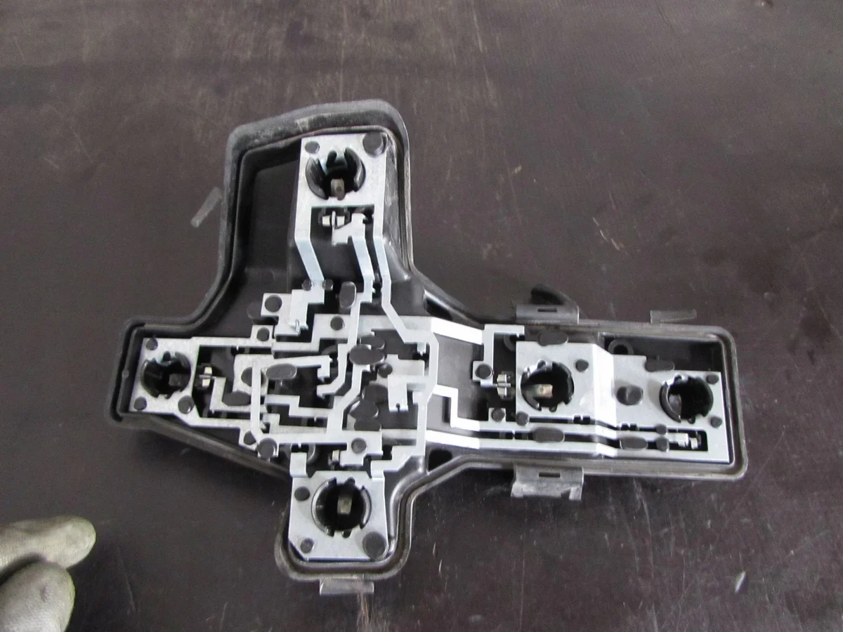 Achterlicht links VW Touran I 03-06 KBI64722 image 3