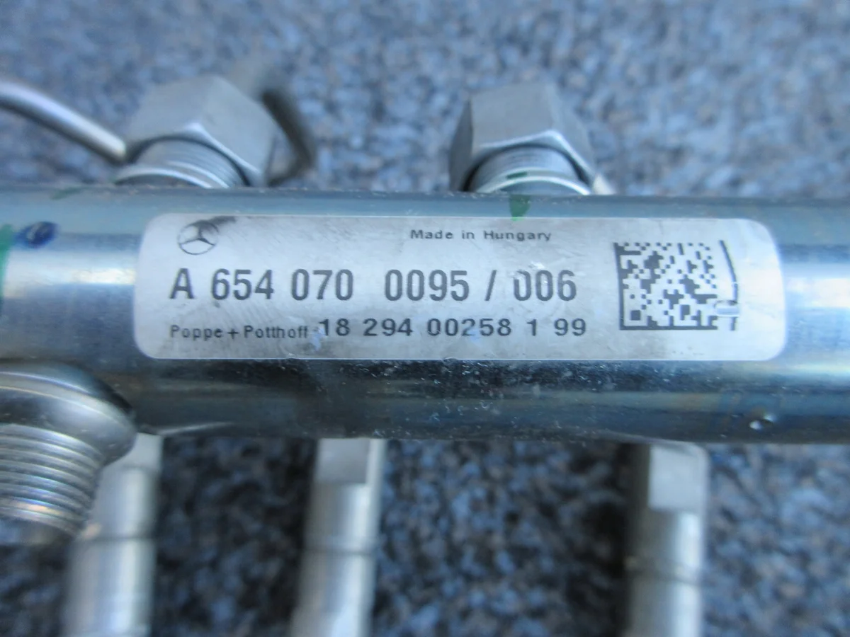 Mercedes W213 Einspritzdüsen A6540700187 image 3