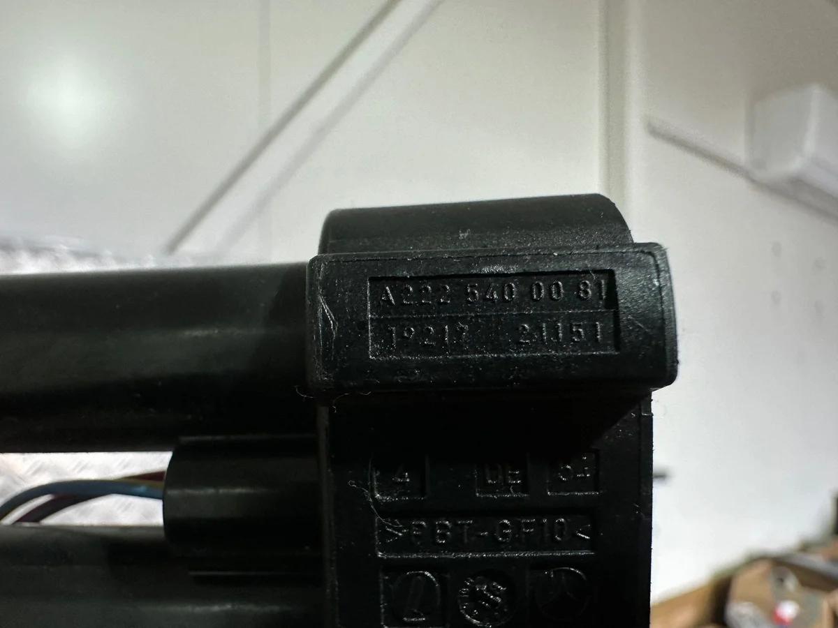 Mercedes W176 W246 tuulettimen liitin image 9