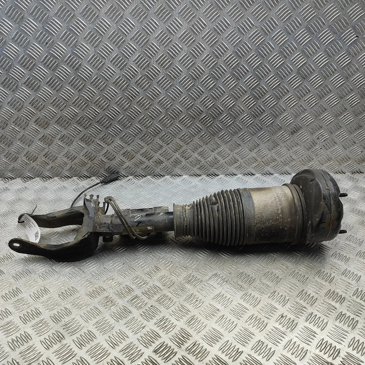 Amortisseur avant droit B4-LF1-Z015A00 Mercedes