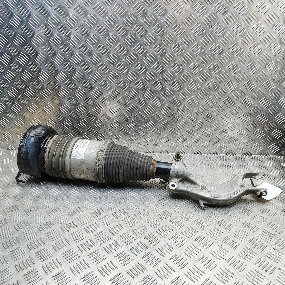 Audi Q7 luchtvering schokdemper links 4M0413037F AUDQ716-35106850DAL