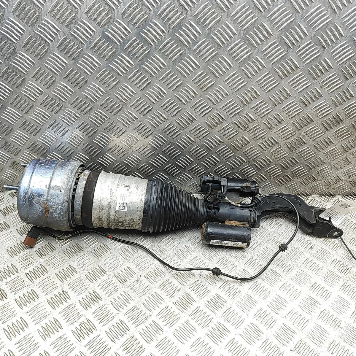 Amortiguador delantero derecho Mercedes-Benz A2383208401