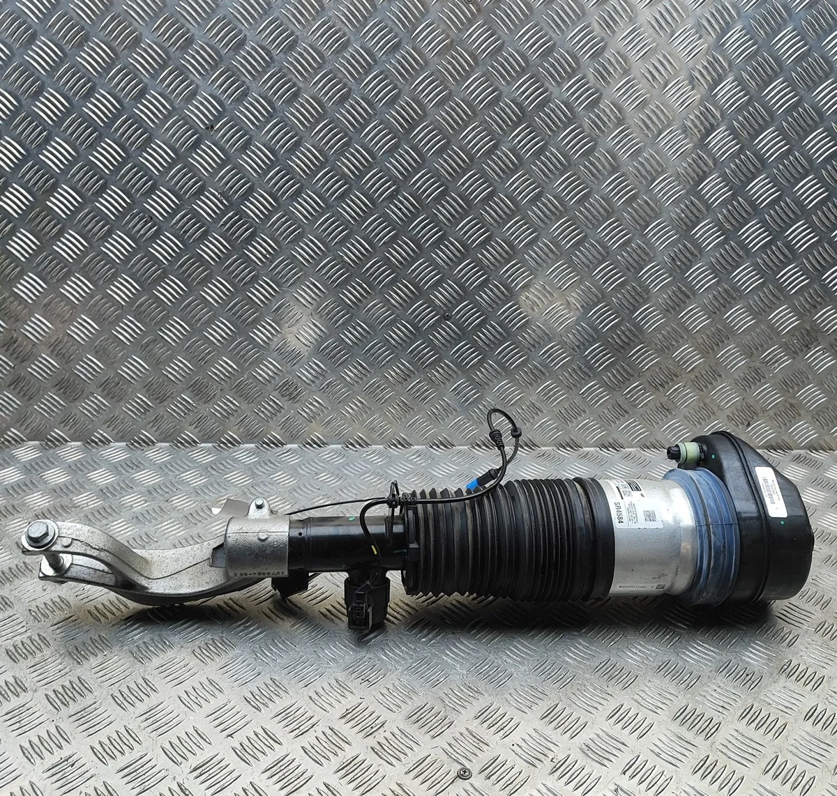 BMW X6 G06 Right Front Air Suspension Shock Absorber BMWX625-35974663DAL