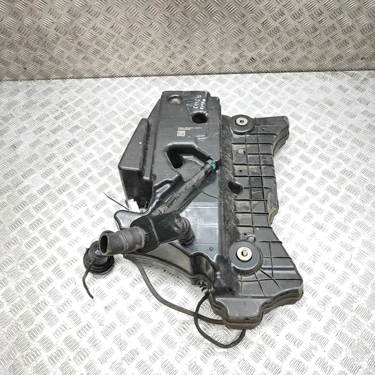 Mercedes W213 AdBlue Tank A0994711100 image 3