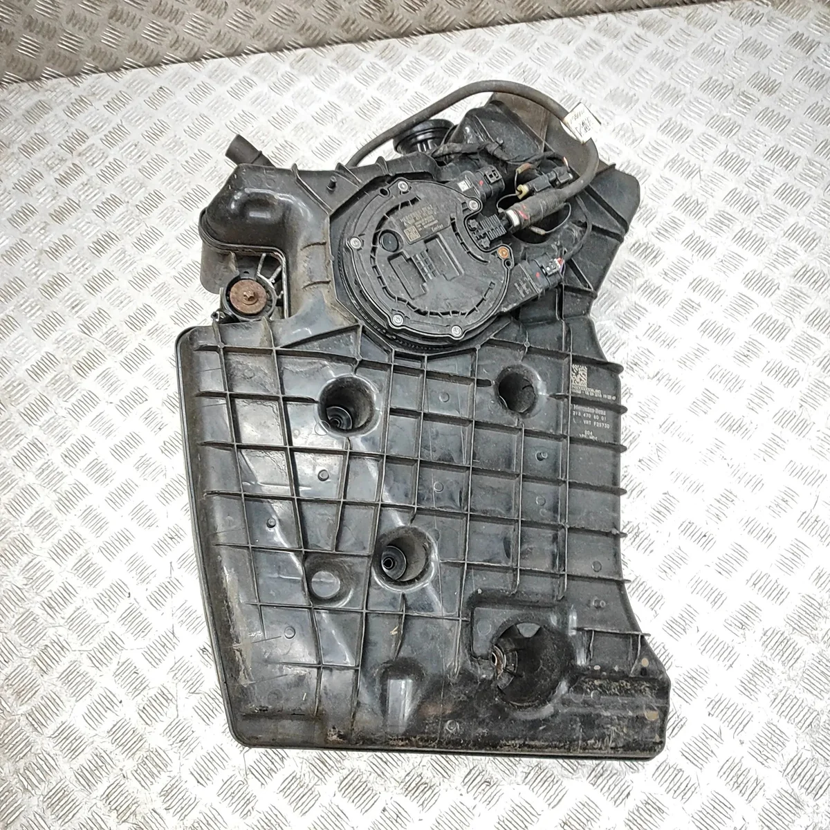 Mercedes W213 AdBlue Tank A0994711100 image 4