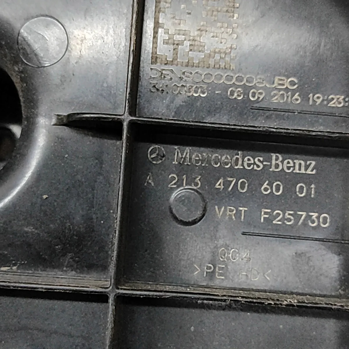 Mercedes W213 AdBlue Tank A0994711100 image 8