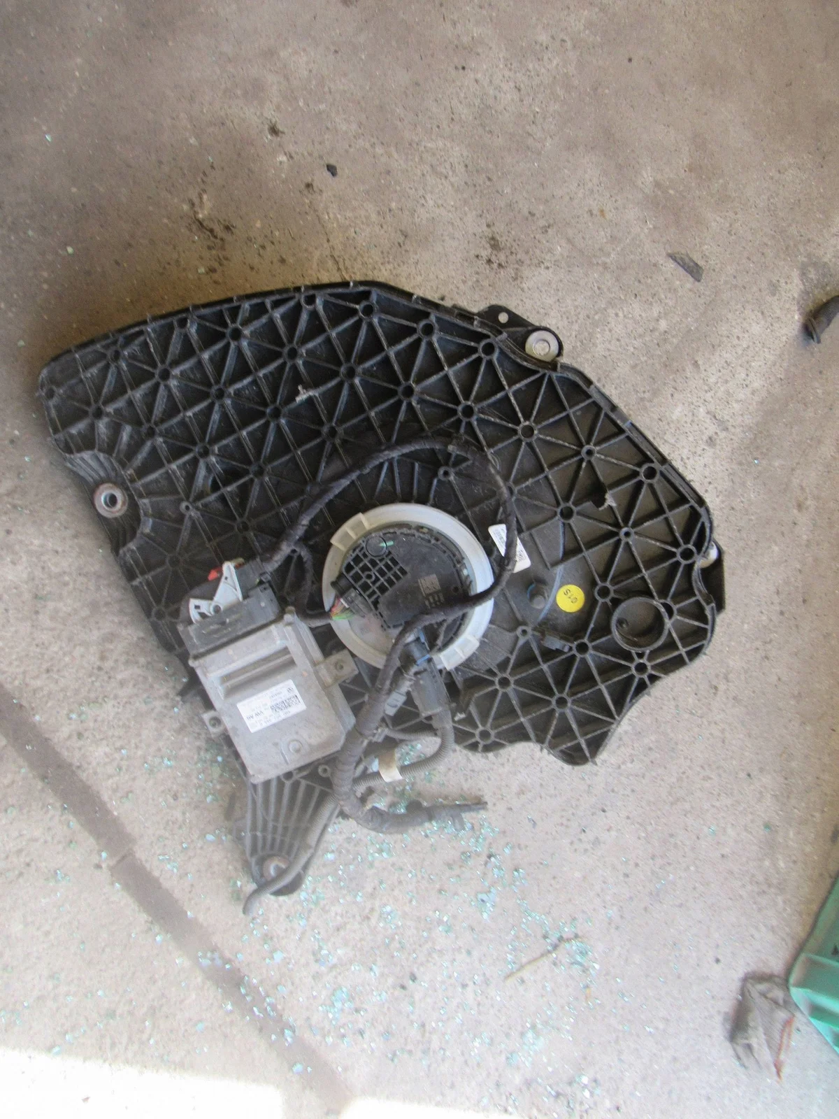 AdBlue-tank Audi A4 S4 B9 8W0131879AN image 3