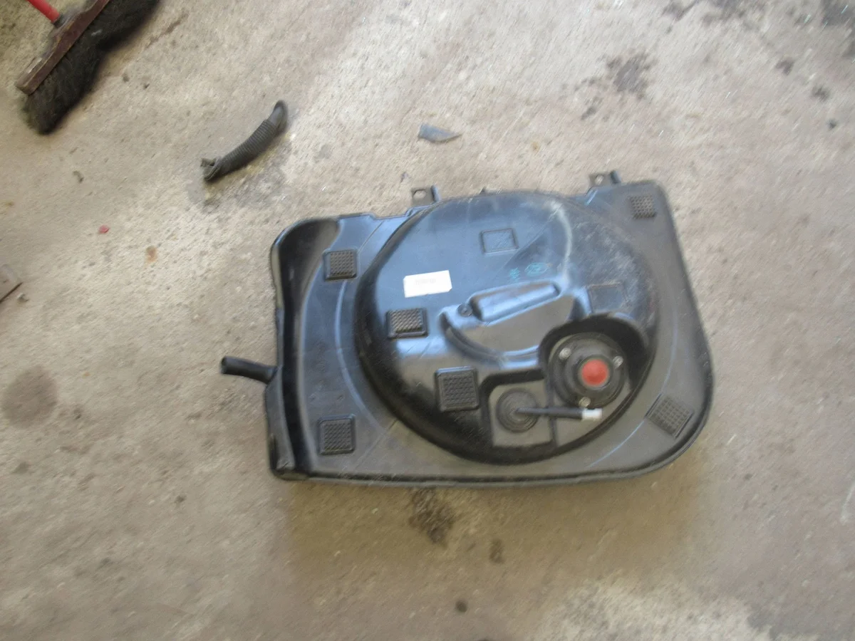 Maserati Ghibli AdBlue Tank C6701097780 image 2