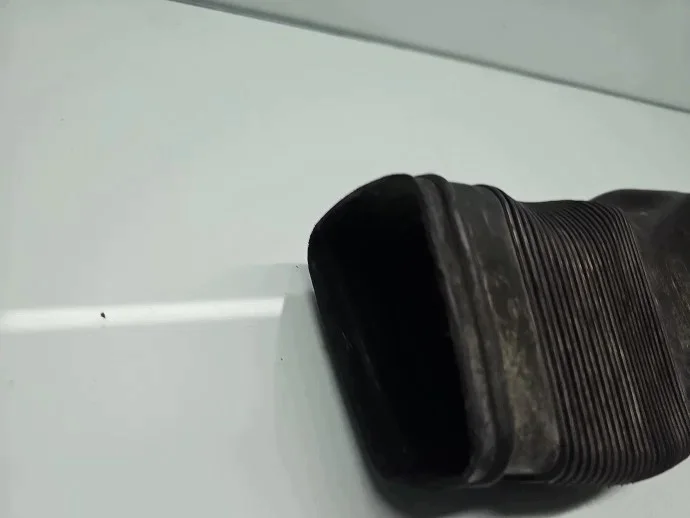 Durite admission air VW Passat B5 8D0129617E image 4