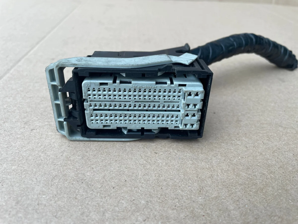 Ford Focus MK3 1.0 EcoBoost Computer Plug image 5