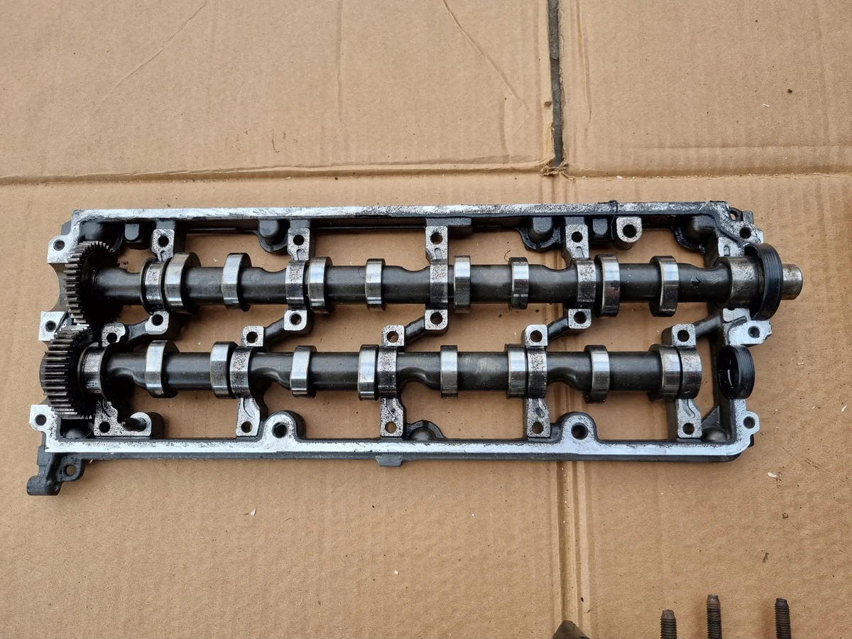 Cylinderhuvud VW Passat 2.0 TDI 03L103286