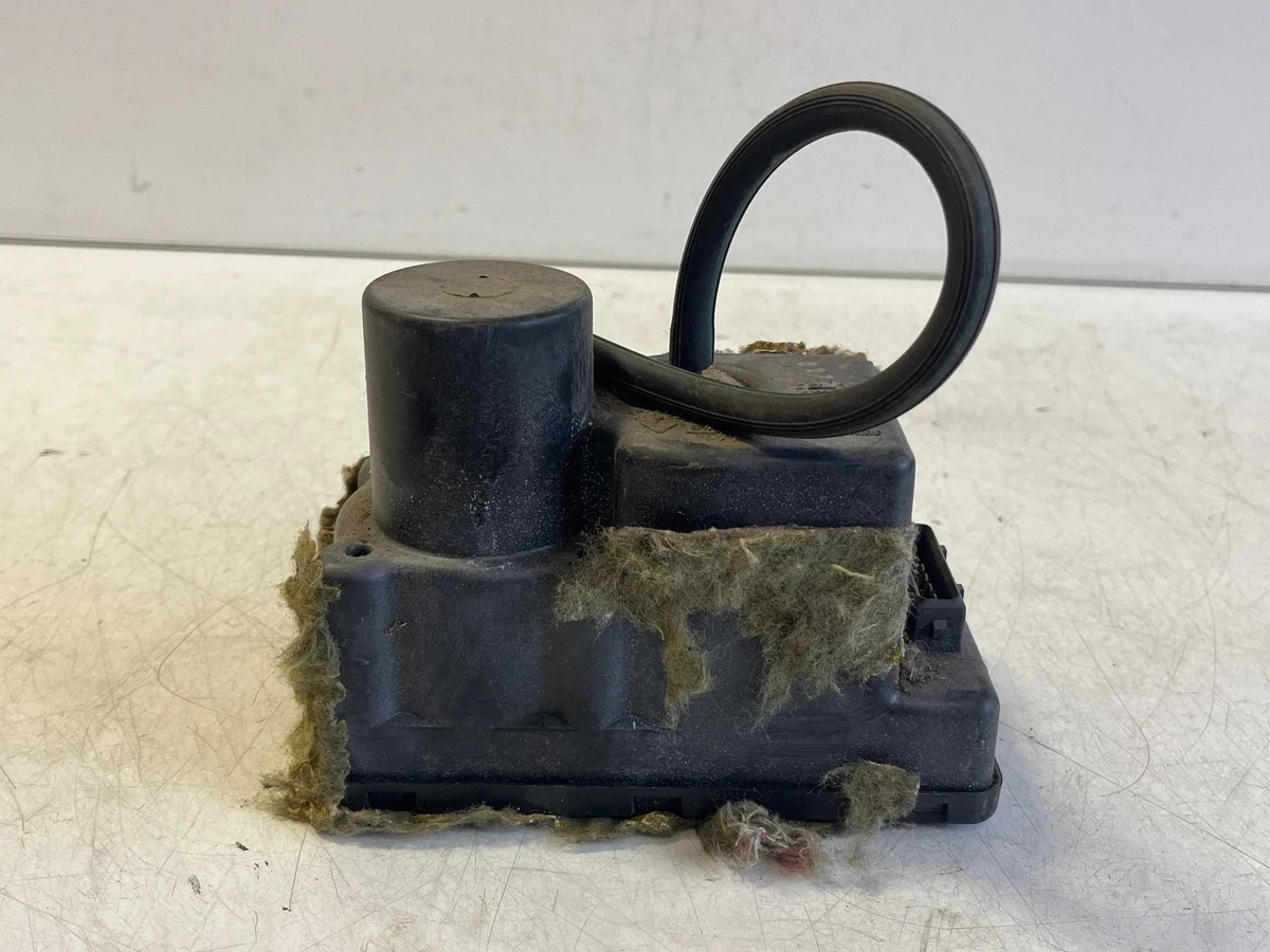 Pomp centrale vergrendeling Audi 80 90 B3 443862257E
