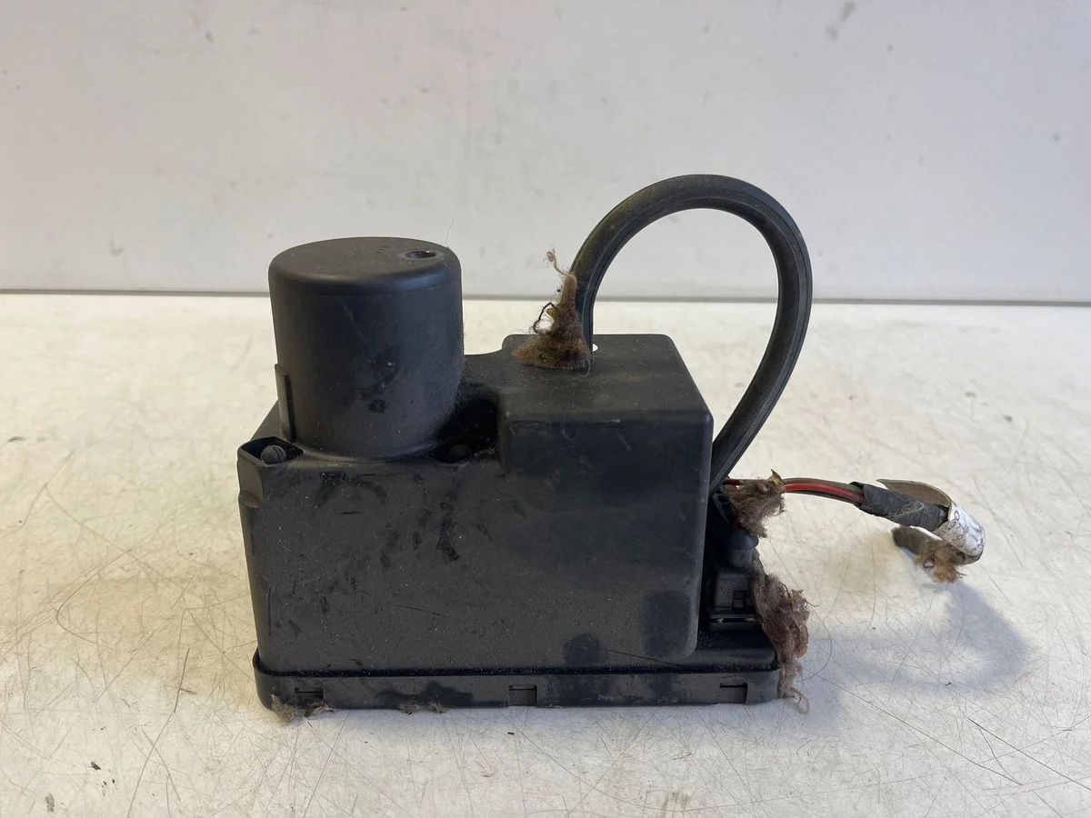 Central Locking Pump Audi 80 90 B3 443862257D