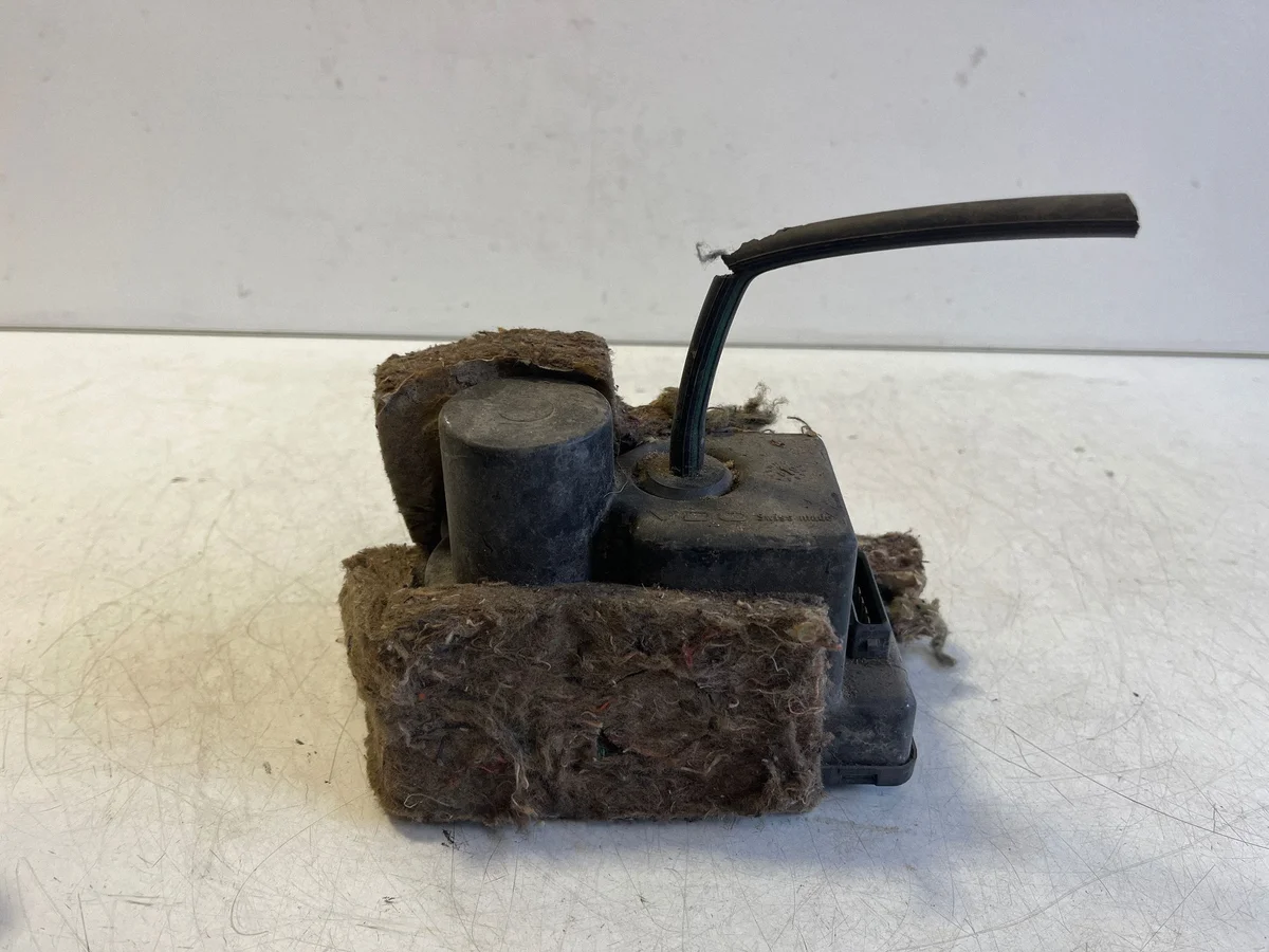 Central Locking Pump Audi 80 90 B3 443862257E