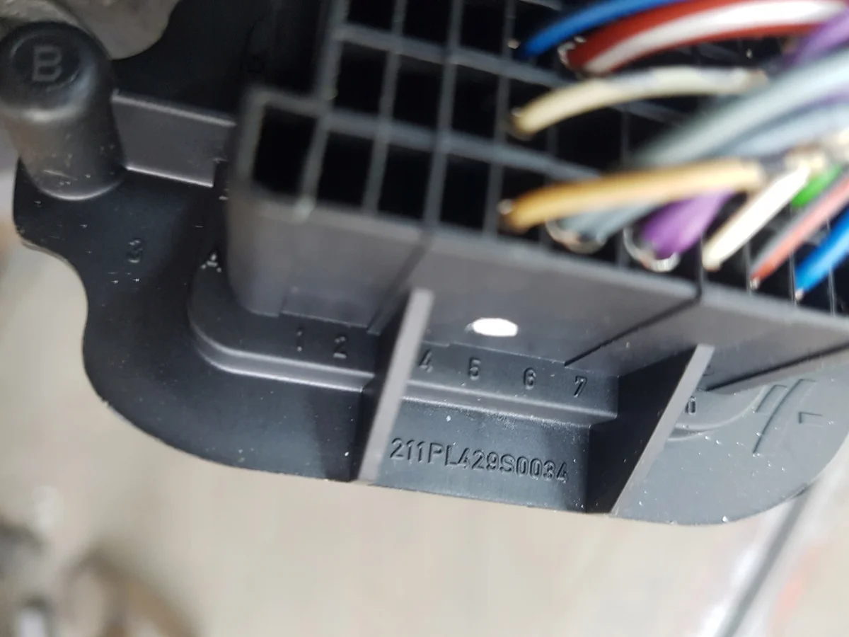 Renault connector plug 211pl429s0034 image 8