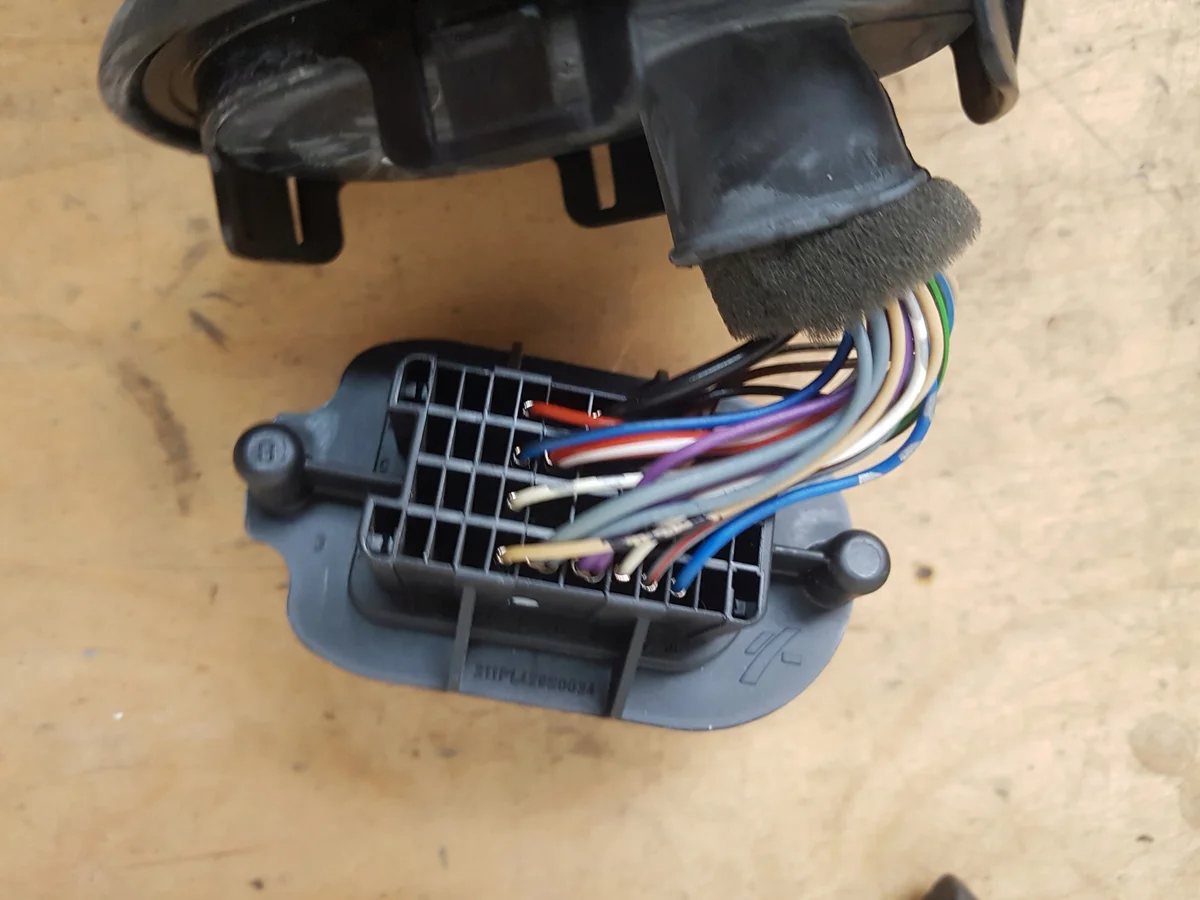 Renault connector plug 211pl429s0034 image 9