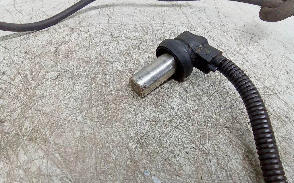 ABS Sensor vorne rechts Audi A6 981202 1998 image 4