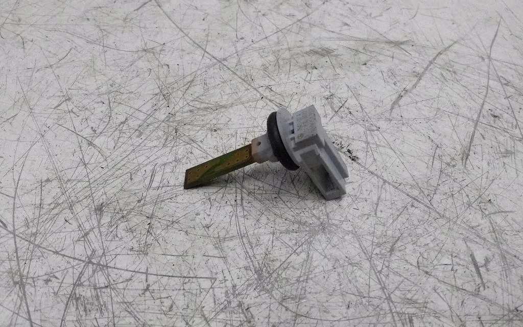 Temperature Sensor Mercedes R-Class W251 A2518300072 image 3