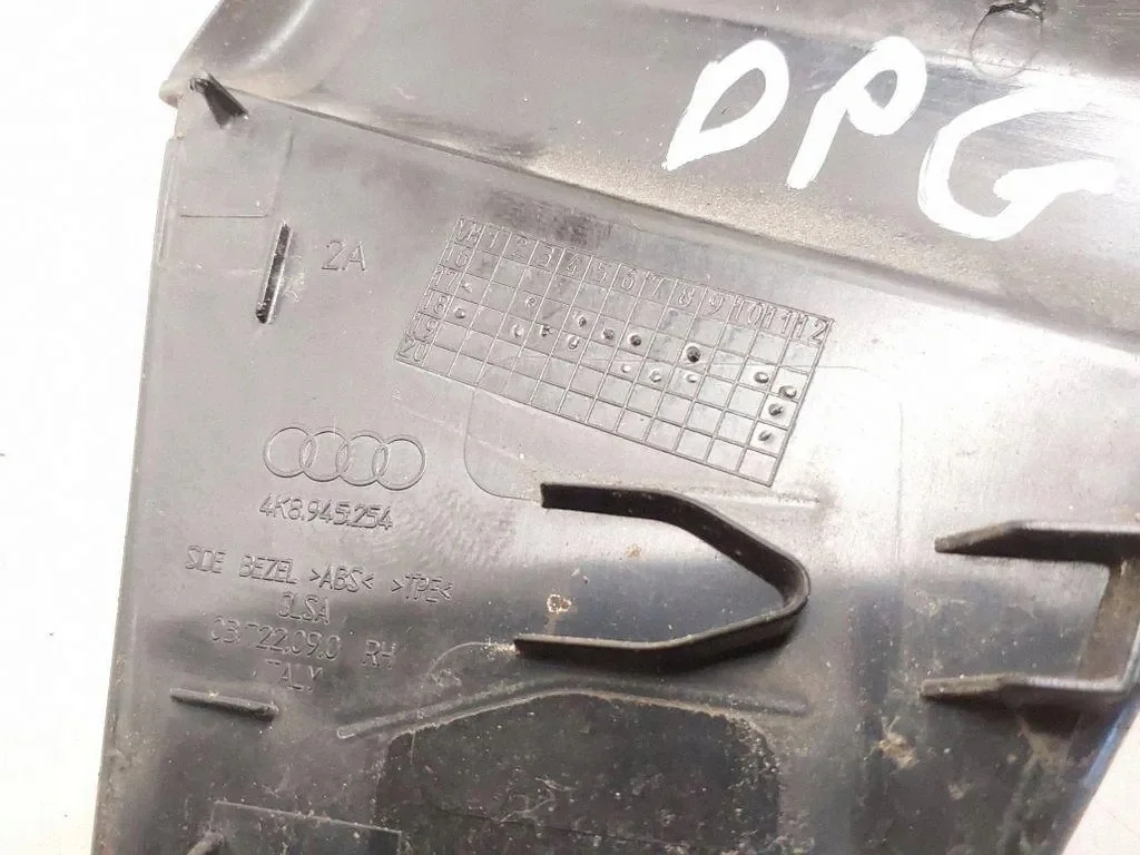 Audi A7 C8 Rear Right Lamp Cover 4K8945254 image 3