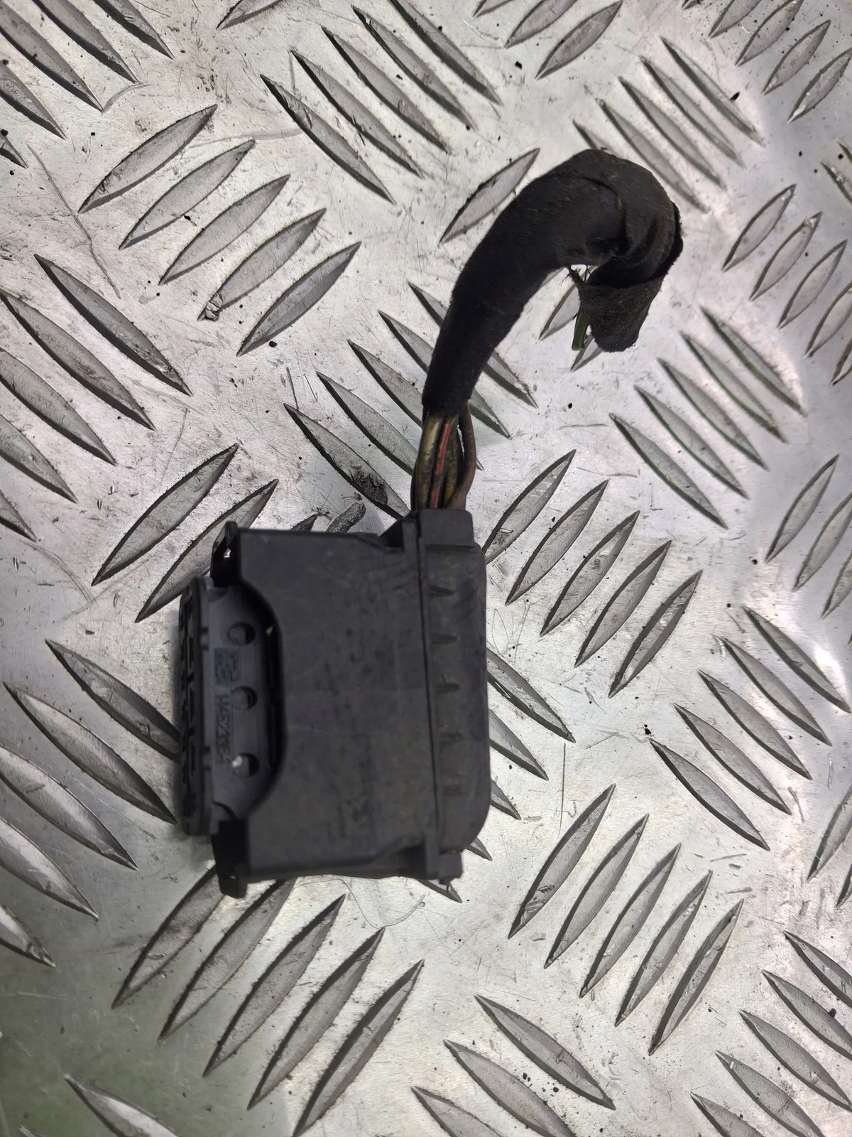 BMW Stecker 6913653 Gebraucht thumbnail 2