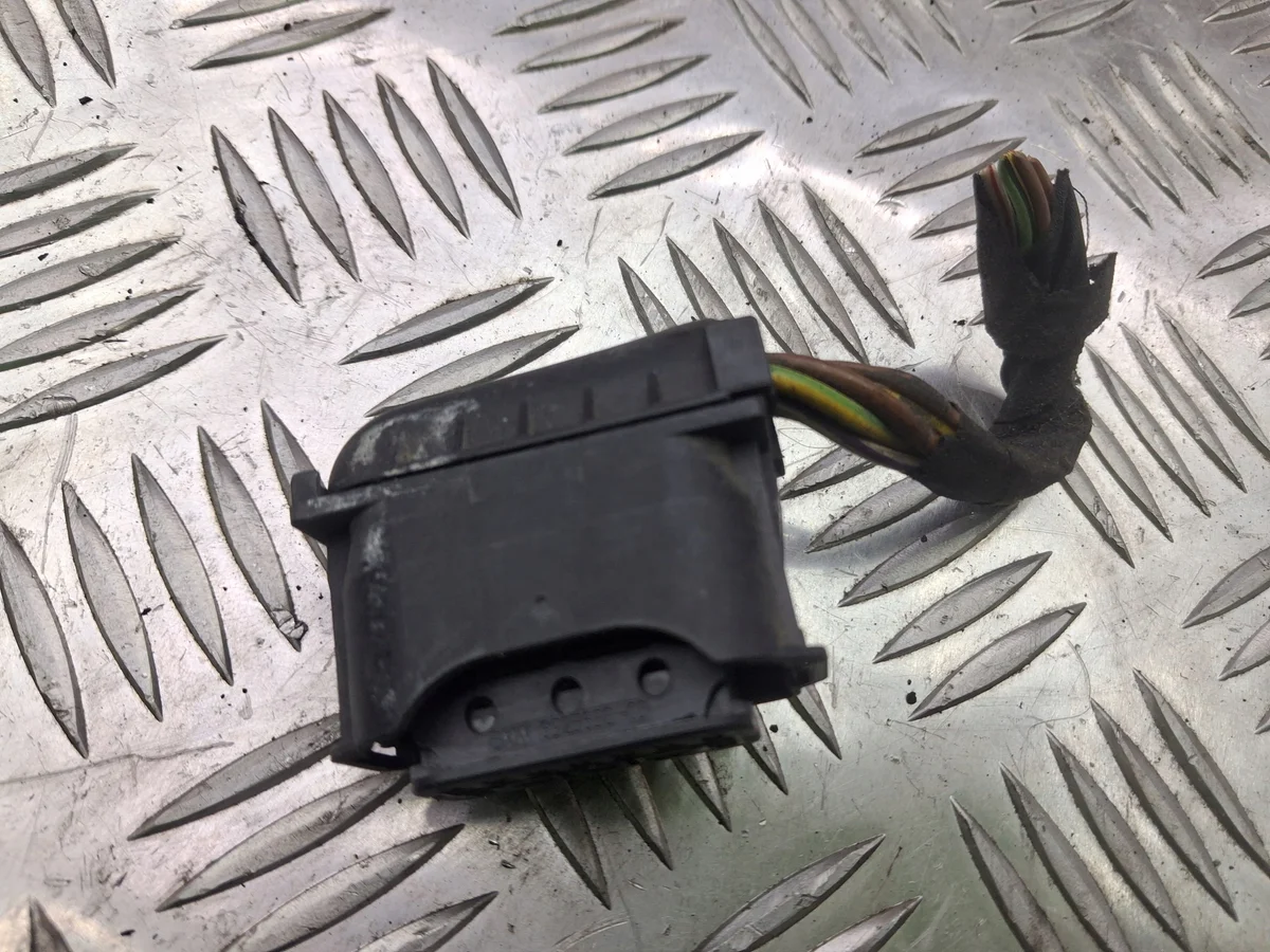 BMW Stecker 6913653 Gebraucht thumbnail 3