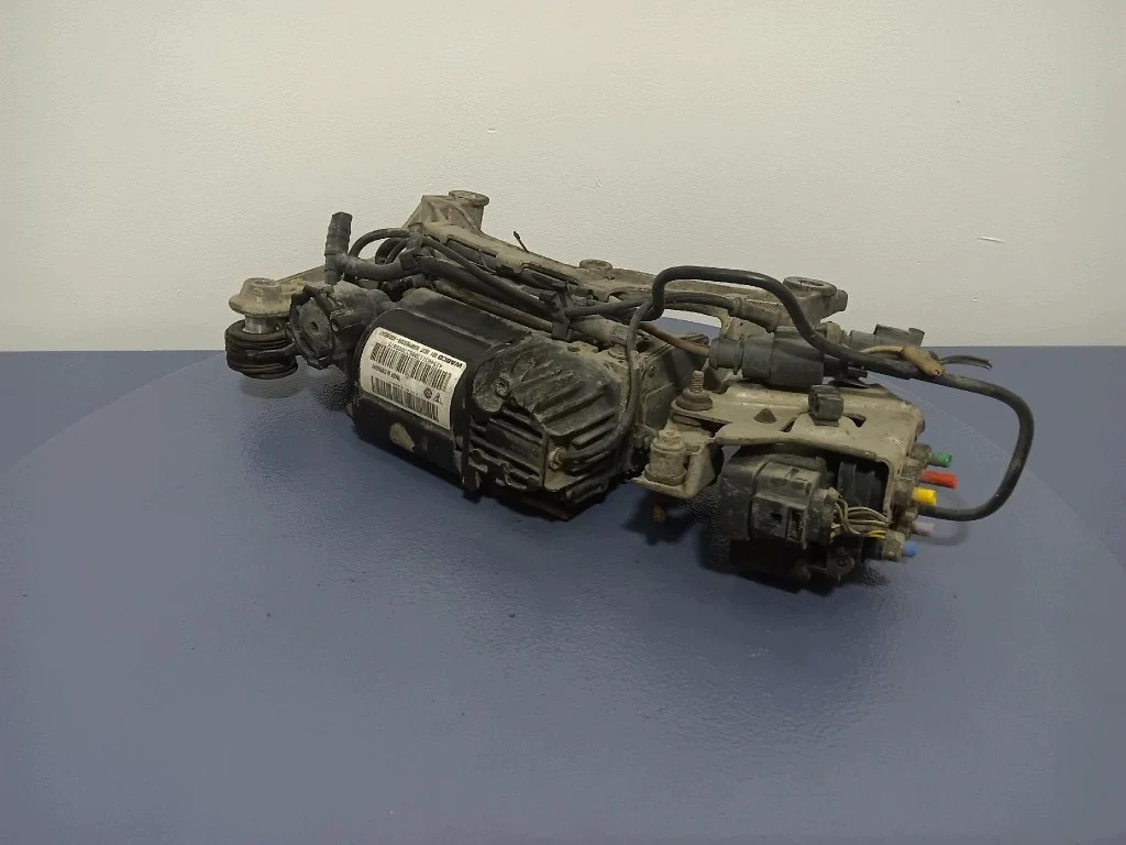 Compresor suspensión neumática VW Touareg 7L0616006D