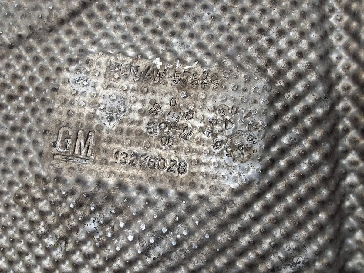 Opel Insignia 13276028 Cache réservoir image 4