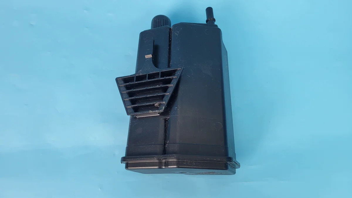 Filtro Carbone Mercedes W214 E200 A0004703300