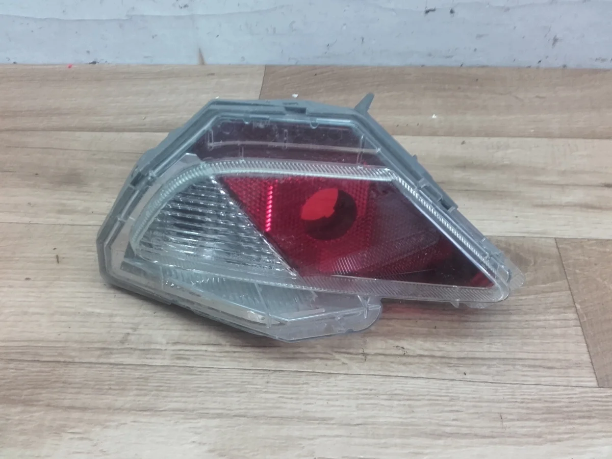 Toyota RAV4 Nebelschlussleuchte Links Hinten image 2