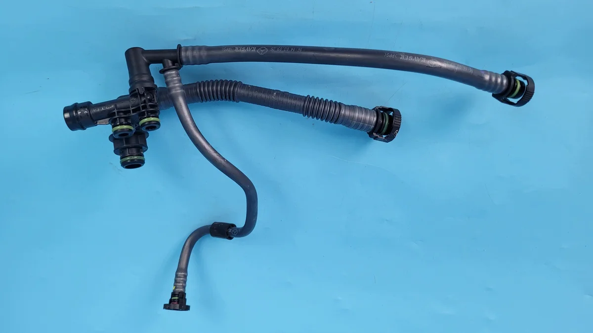 Mercedes W214 E200 olieleiding A2540100609