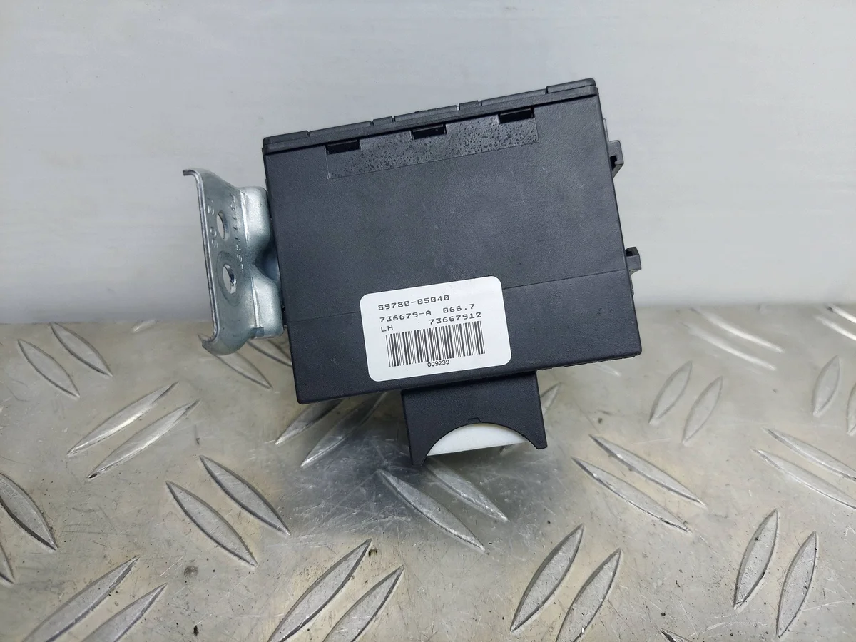 Unidad de control inmovilizador Toyota Avensis 89780-05040