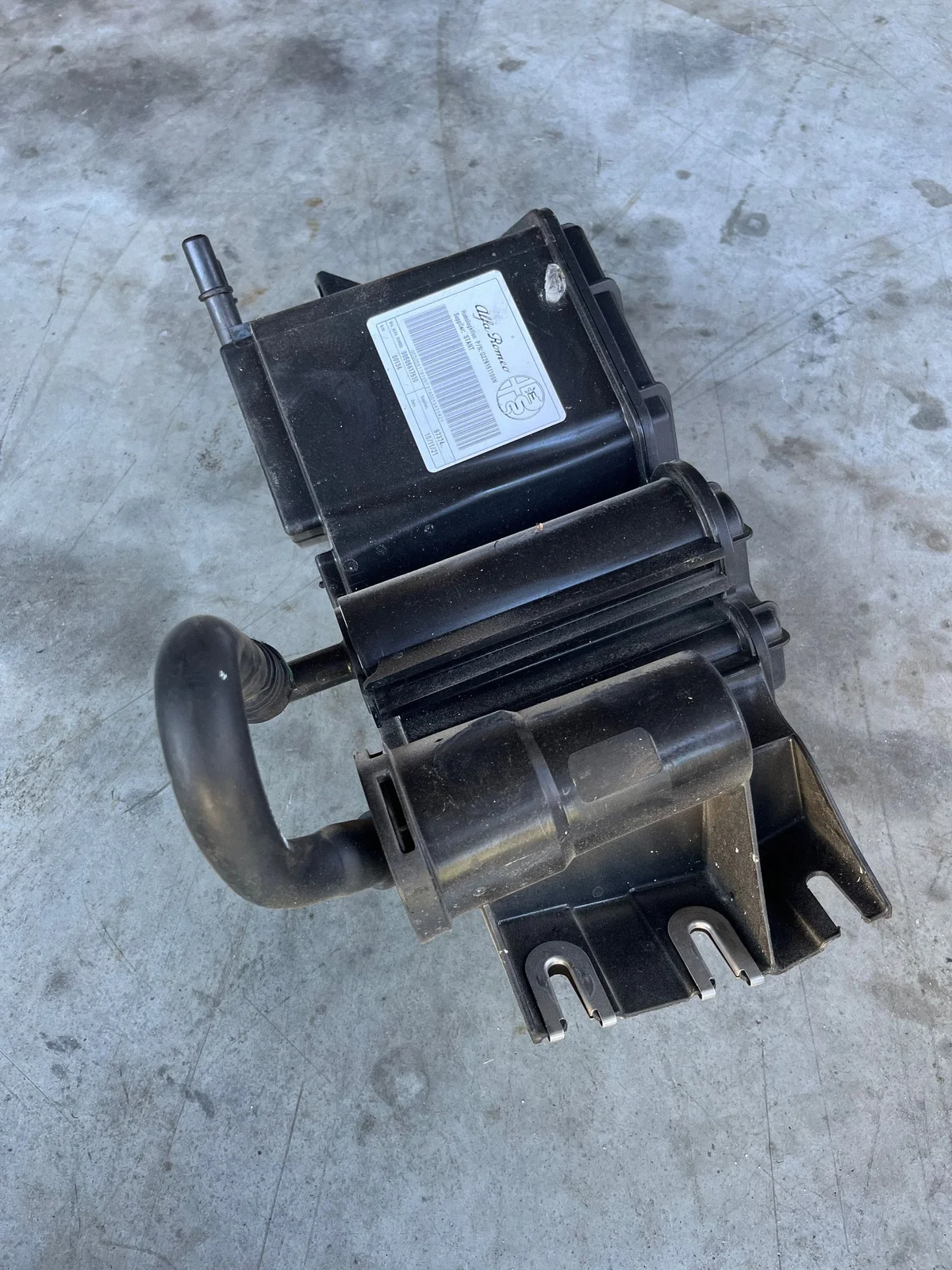 Alfa Romeo Stelvio 2.0 Benzin Kohlefilter image 3