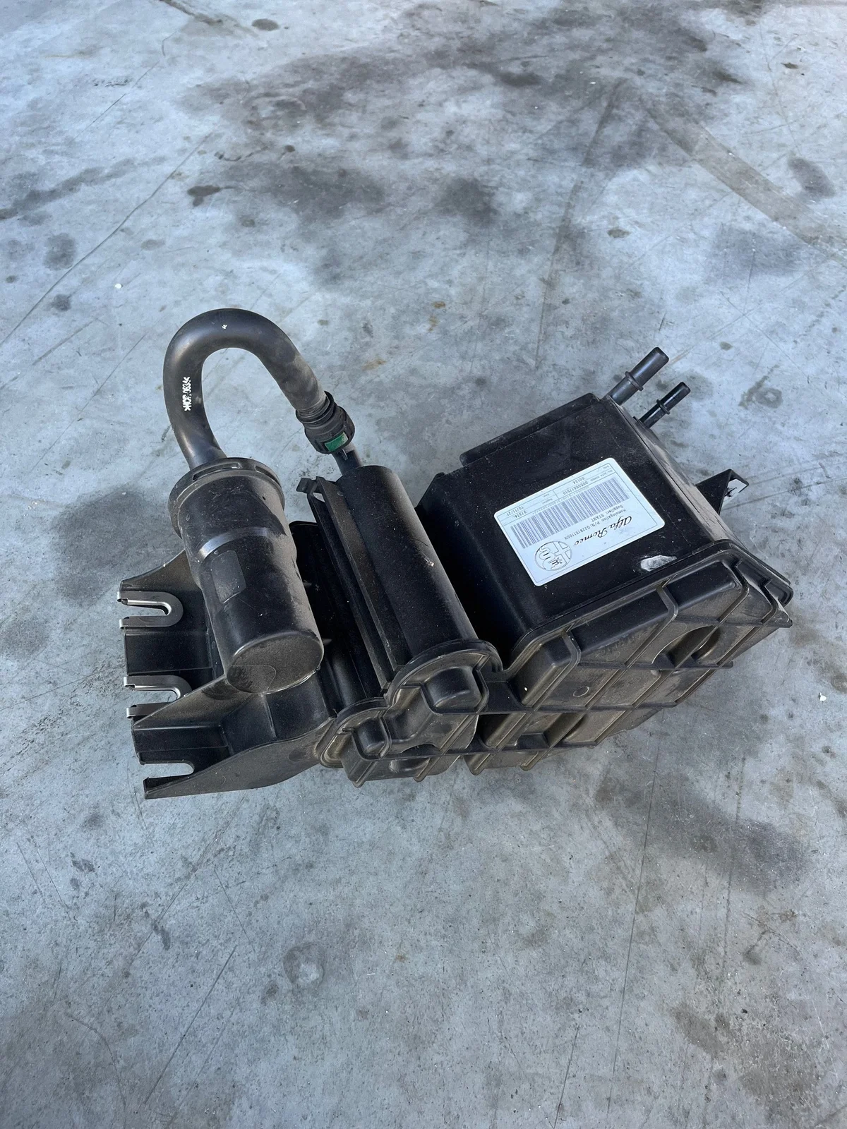Alfa Romeo Stelvio 2.0 Benzin Kohlefilter image 4