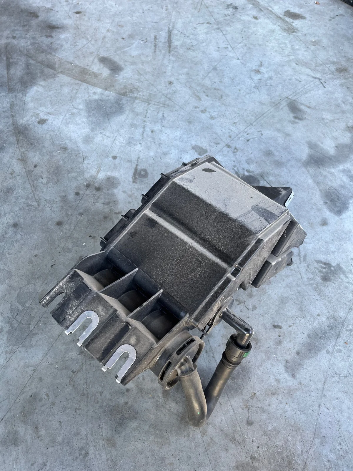 Alfa Romeo Stelvio 2.0 Benzin Kohlefilter image 8