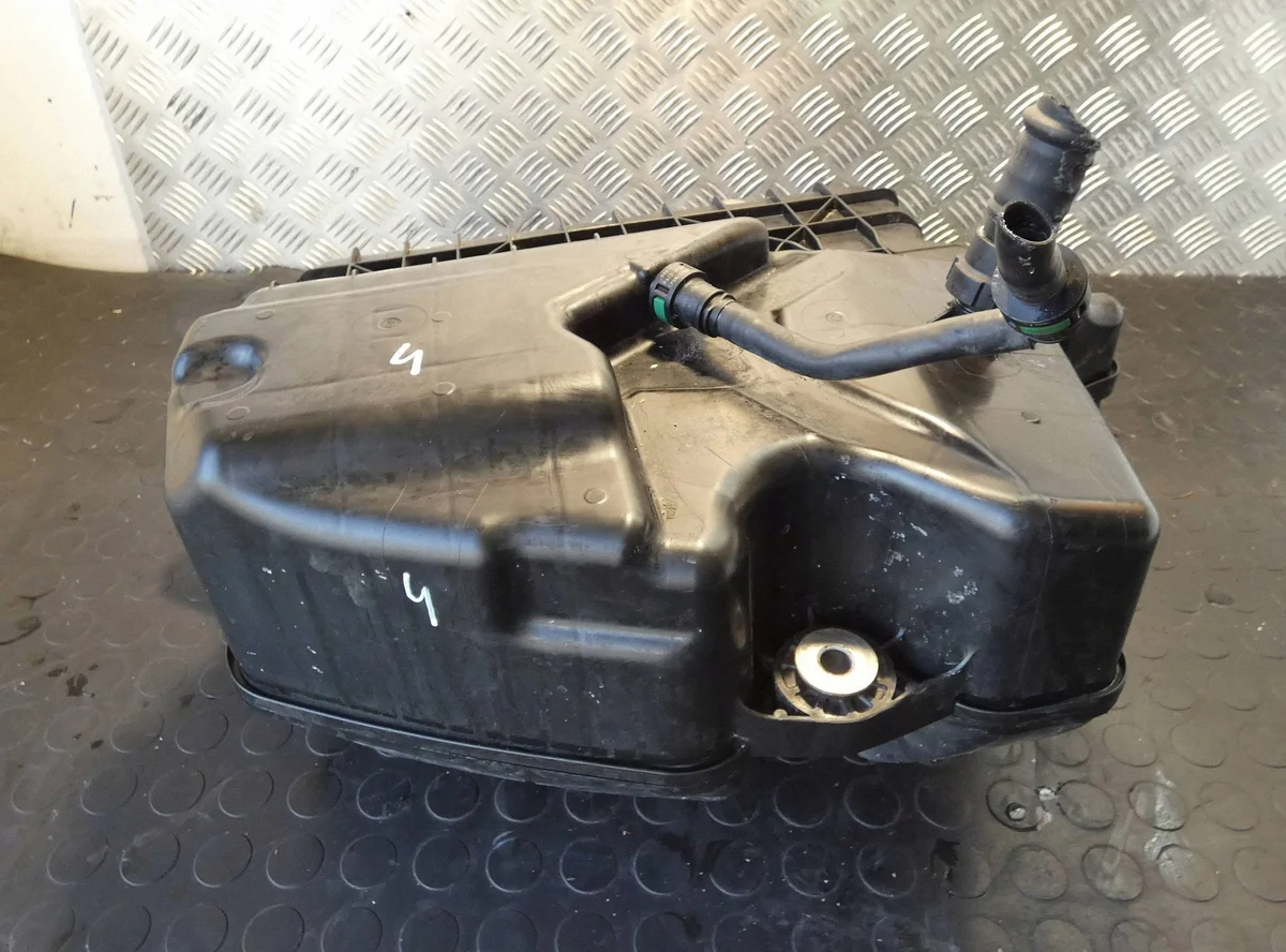 Mercedes W205 AdBlue-säiliö A2054703901