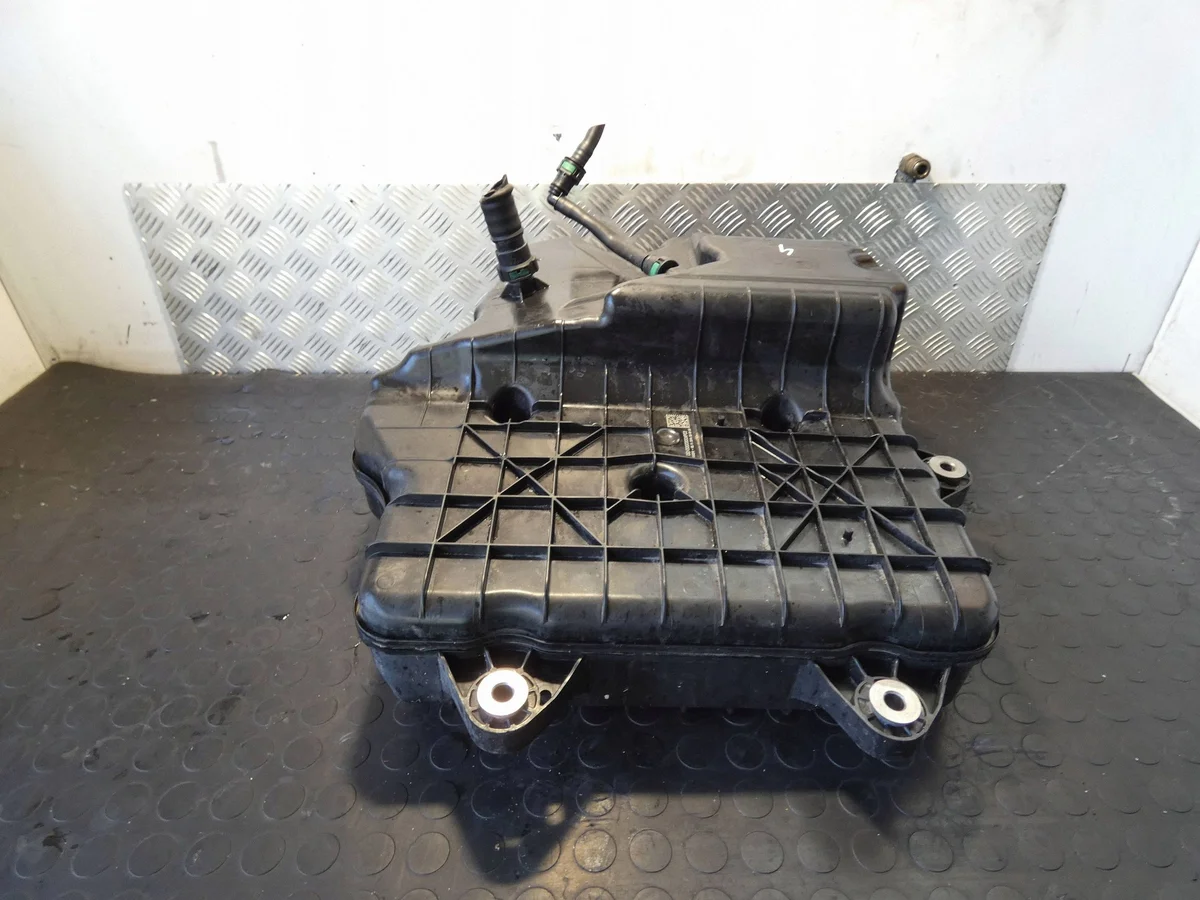 AdBlue Tank Mercedes W205 A2054703901 thumbnail 3