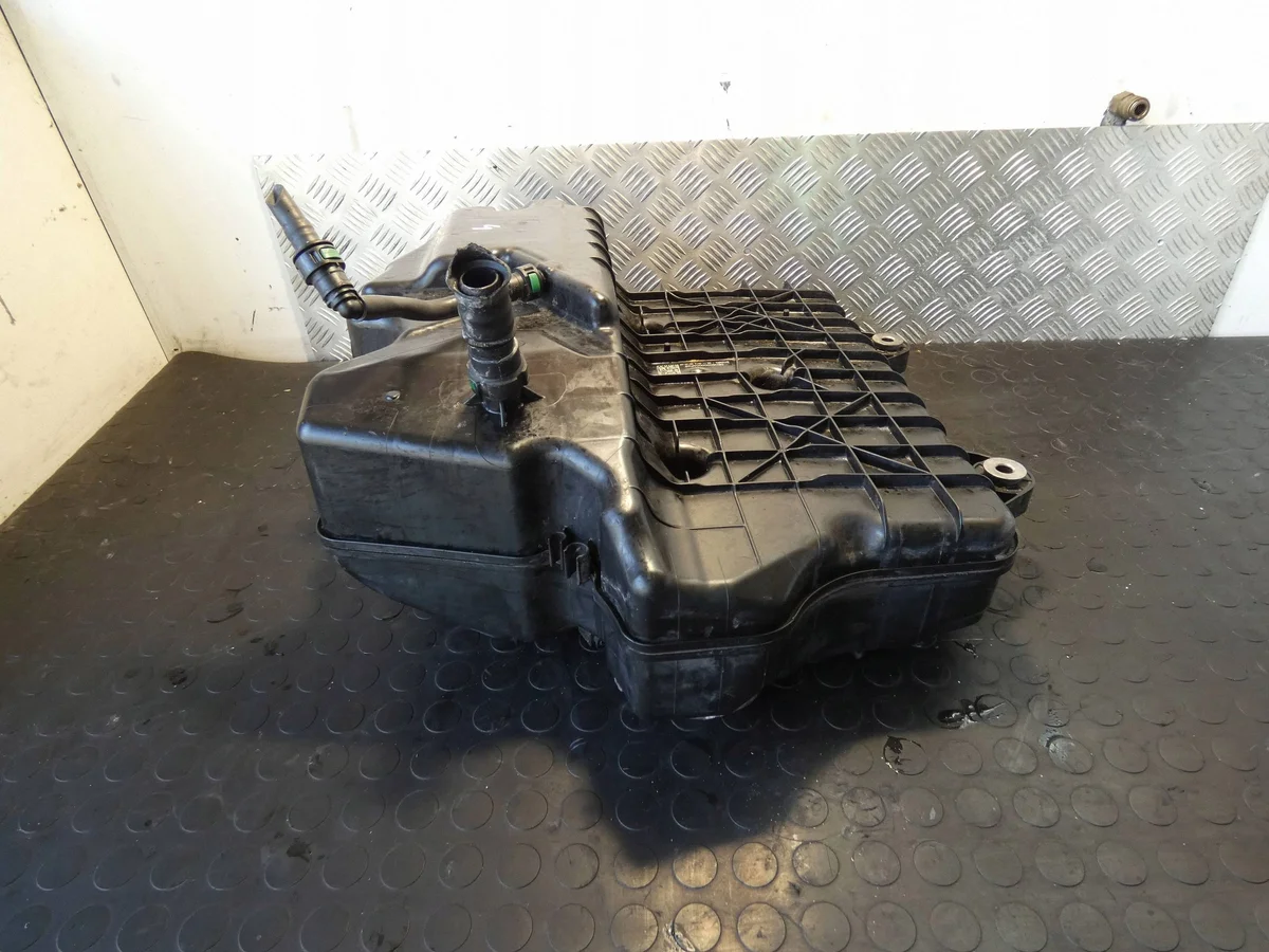 AdBlue Tank Mercedes W205 A2054703901 thumbnail 4