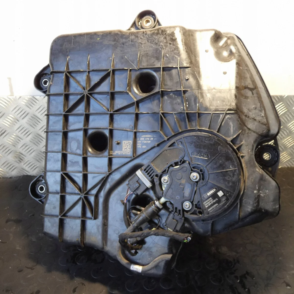 AdBlue Tank Mercedes W205 A2054703901 thumbnail 5