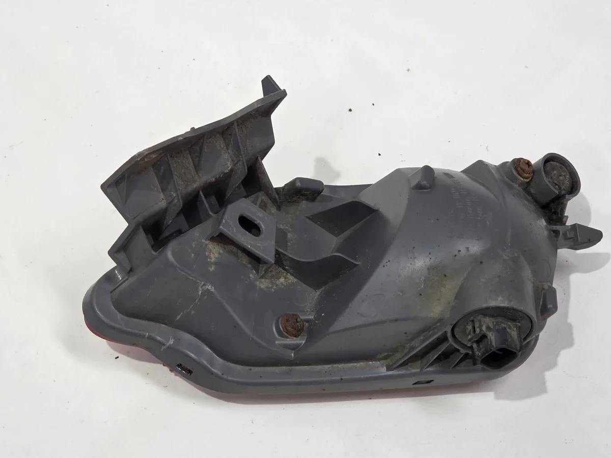 Sumuvalo, vasen, taka, Toyota RAV4 IV image 4