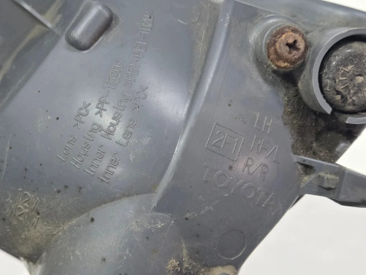 Sumuvalo, vasen, taka, Toyota RAV4 IV image 5