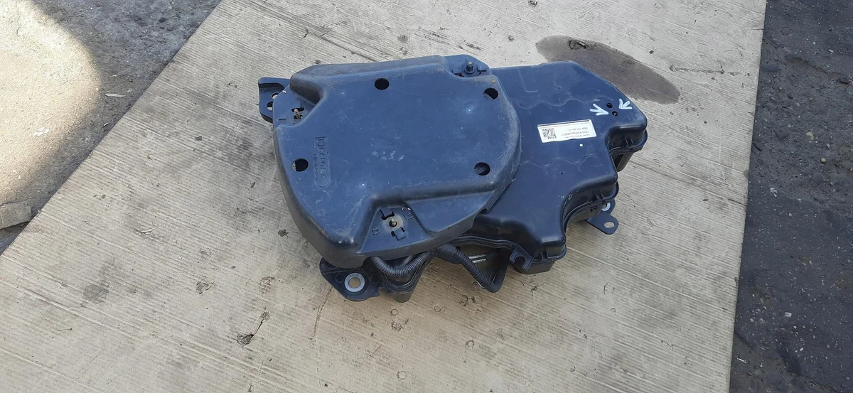 AdBlue Tank Pumpe VW Touran III 5QA131877C image 4