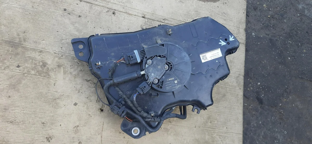 AdBlue Tank Pumpe VW Touran III 5QA131877C image 8