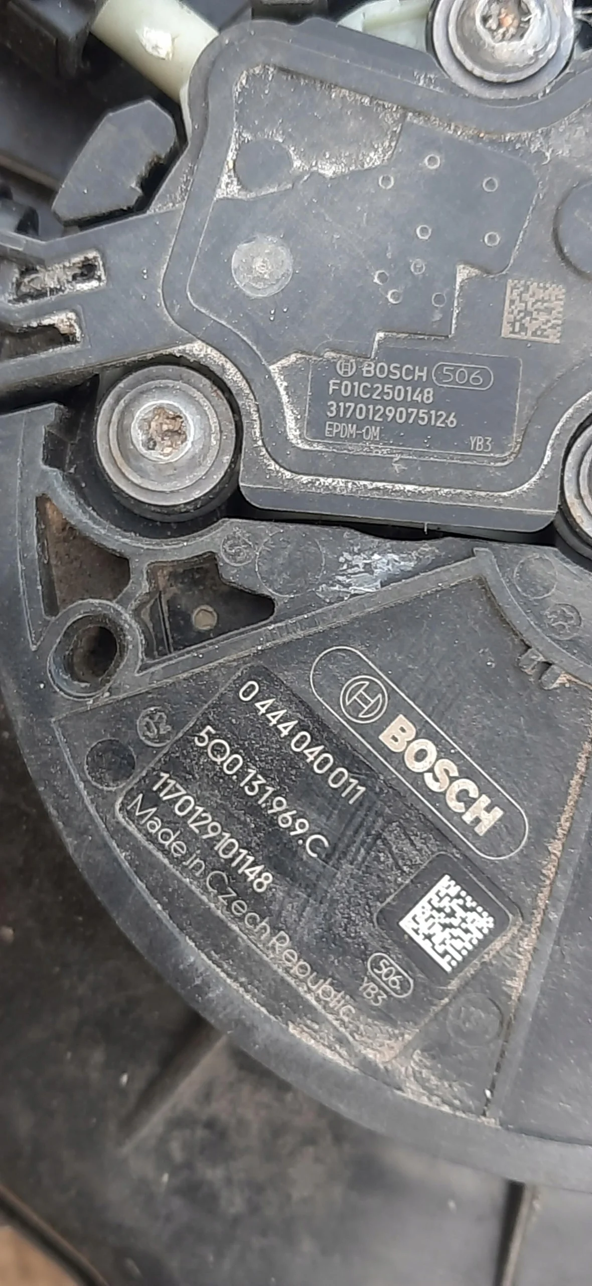 AdBlue Tank Pumpe VW Touran III 5QA131877C image 9