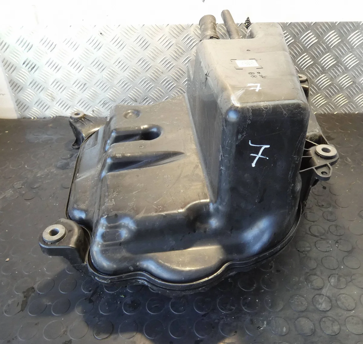 Audi A6 C8 4K0 AdBlue Tank 4K0131878J