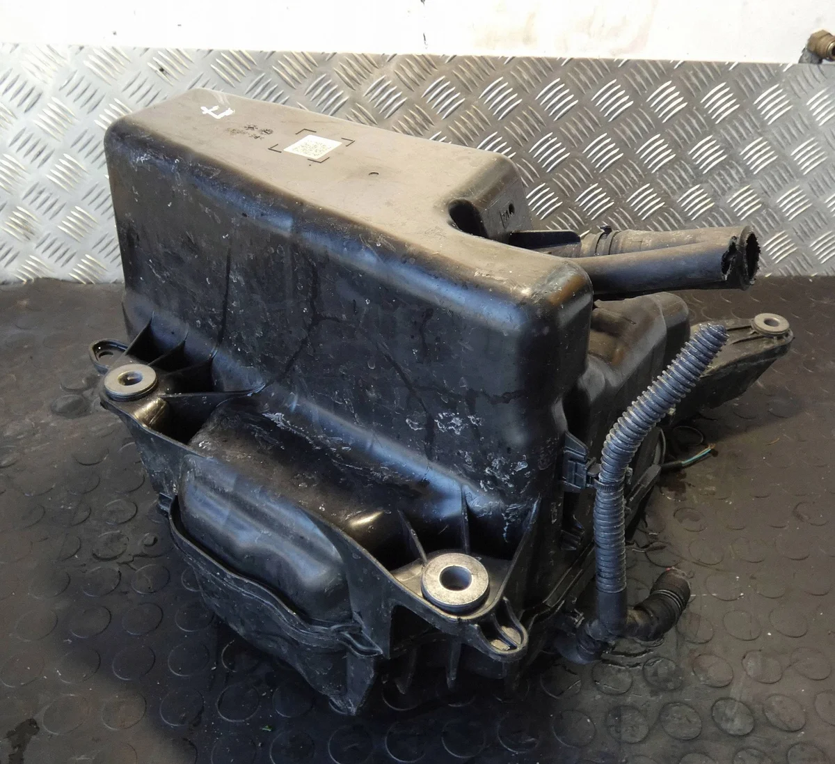 AdBlue Tank Audi A6 C8 4K0 4K0131878J image 3