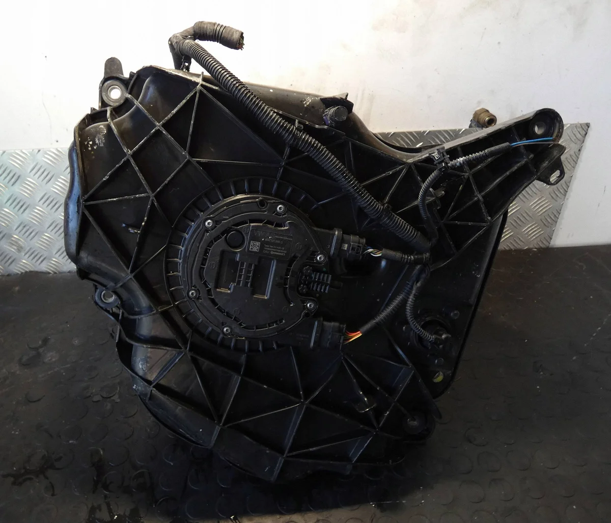 AdBlue Tank Audi A6 C8 4K0 4K0131878J image 4